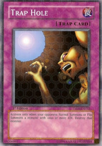 Trap Hole⁣ - Starter Deck: Syrus⁣ (Common)⁣ [032]